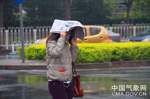 北京今夜至明天雨水来袭，出门必备防雨保暖攻略