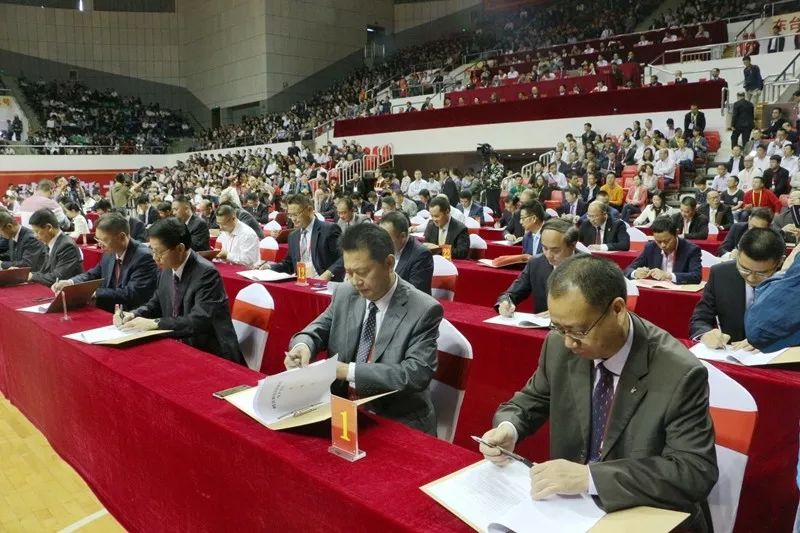 第十三届海峡两岸机械产业博览会在福建龙岩盛大开幕——探索智能制造前沿，共筑产业未来