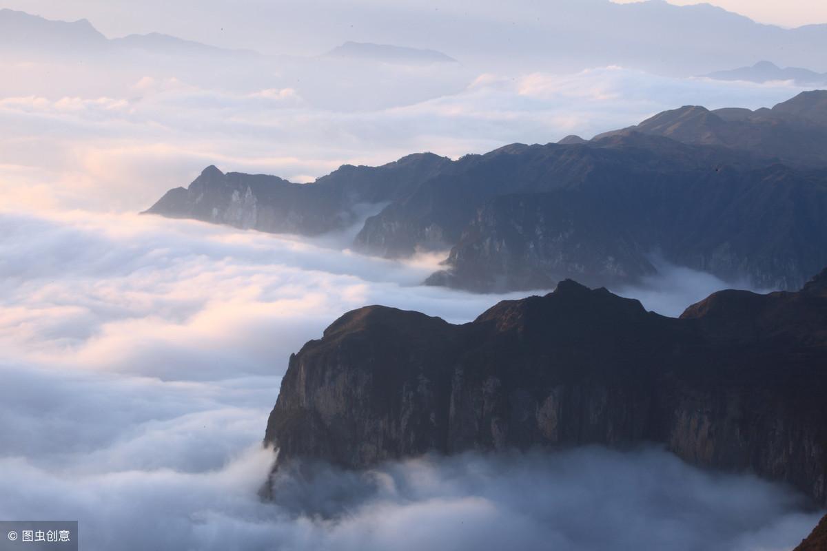 雨后桐柏山的美景，如诗如画，让人心醉。本文将带您领略雨后桐柏山的多姿多彩，感受云海与彩林的交融，仿佛置身于风景油画之中。